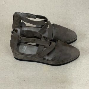 EUC Woman’s Eileen fisher sandals with zipper down the back